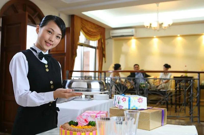 新加坡：豪華五zui酒店餐飲服務生！